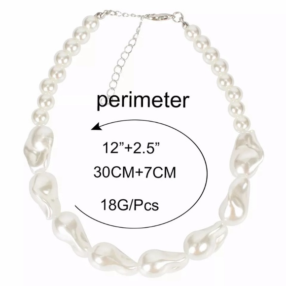 🌟 Big Baroque White Simulated Chocker Necklace - Picture 6 of 7